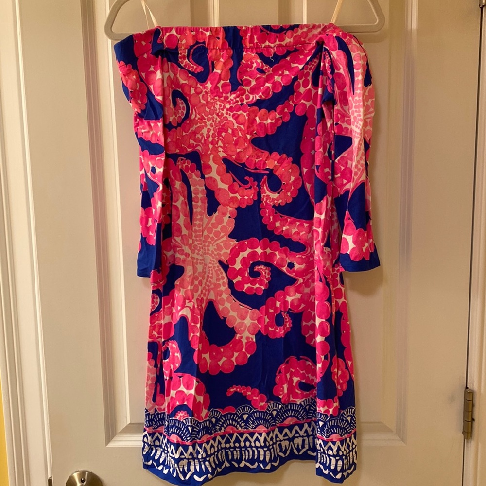 Adorable Lilly Pulitzer off the shoulder dress